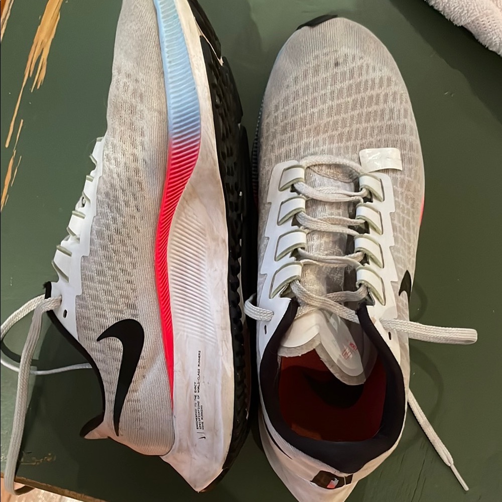 Nike women’s  zoom Pegasus 37 white and black with pink accents